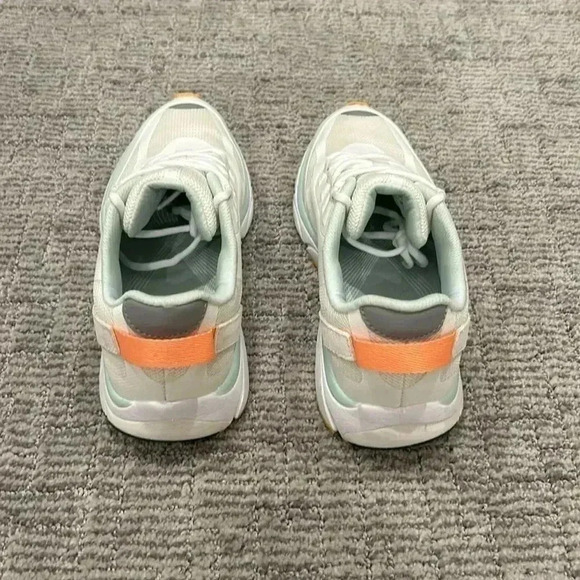 Vionic Edin White Sneakers - Picture 3 of 7